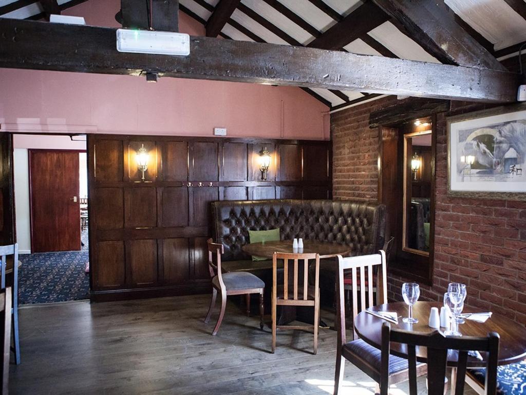 The Crewe Arms Hotel エクステリア 写真