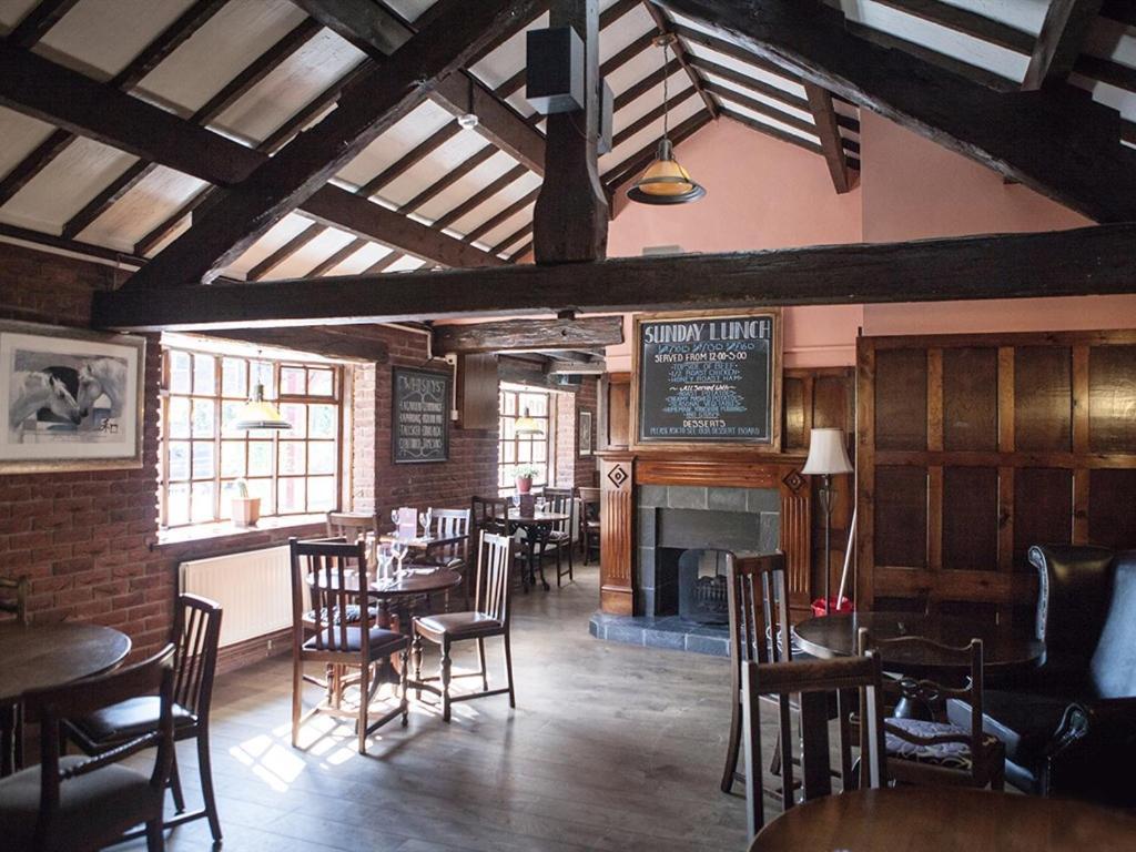 The Crewe Arms Hotel エクステリア 写真