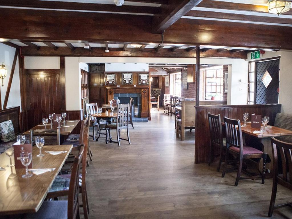 The Crewe Arms Hotel エクステリア 写真